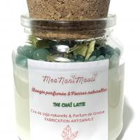 Bougie parfumée artisanale senteur thé chaï latte contenant des cristaux d'aventurine verte