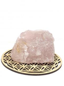 Ce quartz rose brut, pierre si douce, apporte l'amour universel envers les autres et vous même. Elle permet de trouver l'apaisement en favorisant la paix. Idéale pour les enfants.